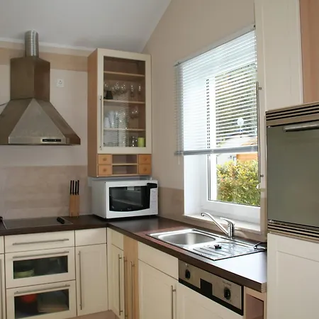 Detached Bungalow With Dishwasher In A Green Area Hébergement de vacances Kopp