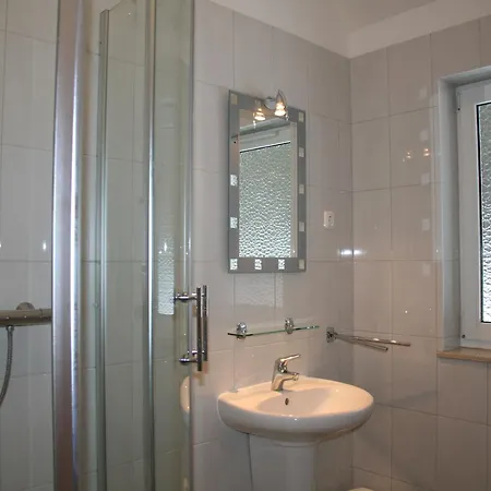 Detached Bungalow With Dishwasher In A Green Area Hébergement de vacances *