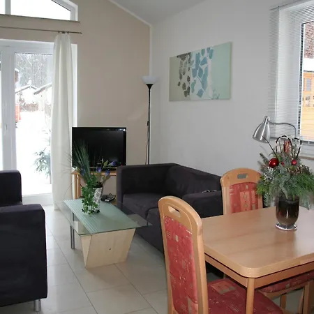 Hébergement de vacances Detached Bungalow With Dishwasher In A Green Area *