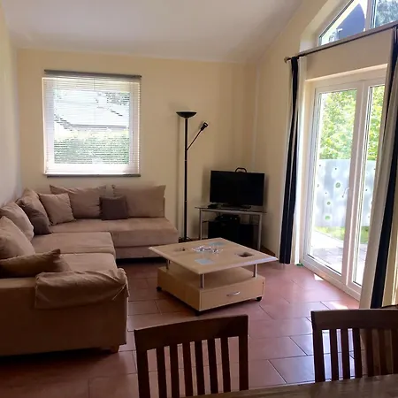 Hébergement de vacances Detached Bungalow With Dishwasher In A Green Area *