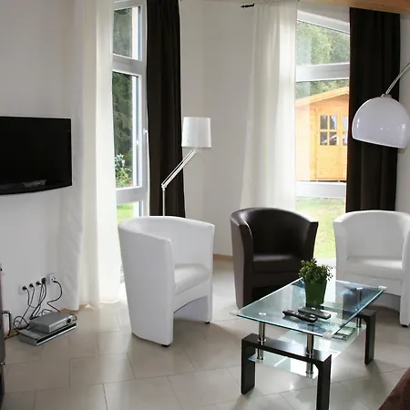 בית נופש Detached Bungalow With Dishwasher In A Green Area