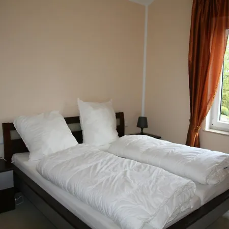 בית נופש Detached Bungalow With Dishwasher In A Green Area *